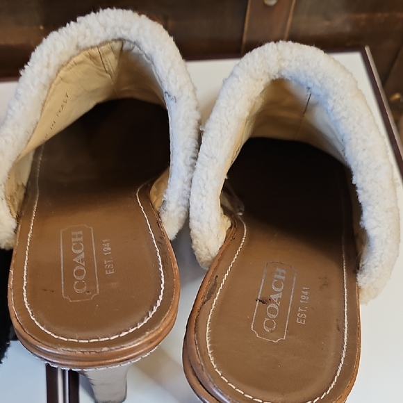 Vintage Coach Women's Black and Tan Shearling Mules - Make Offer - Picture 8 of 17